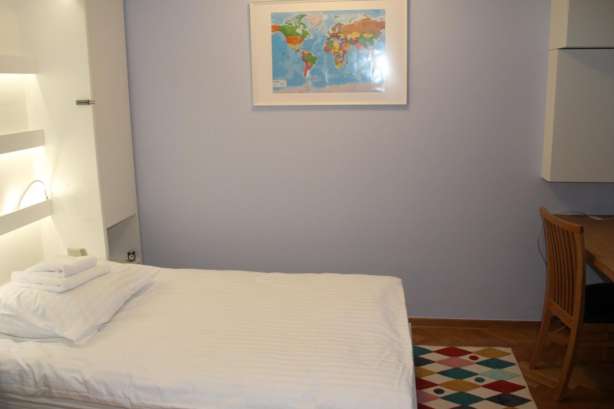 2 Bedrooms Central Warszawa