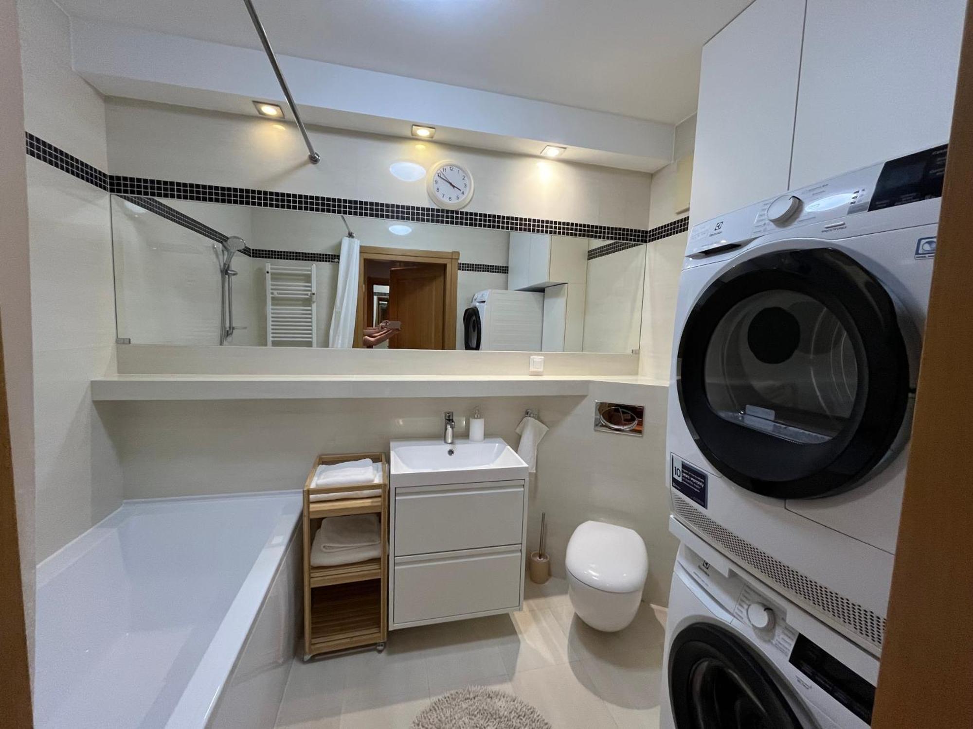 Apartament 2 Bedrooms Central Warszawa